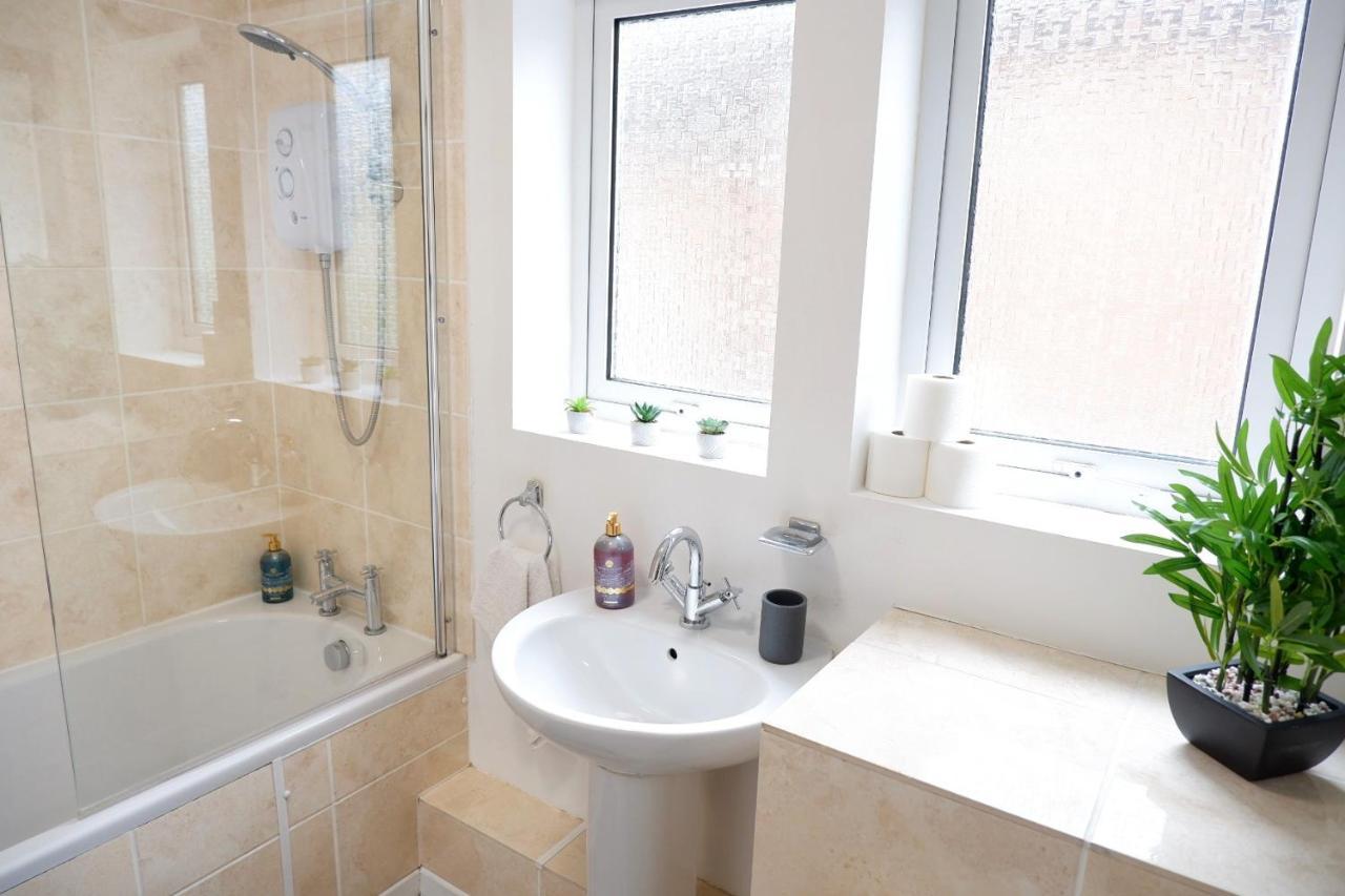 Comfortable And Cozy 4-Bedroom House Near The Hospital CBG Extérieur photo