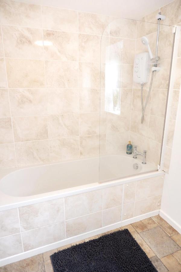 Comfortable And Cozy 4-Bedroom House Near The Hospital CBG Extérieur photo